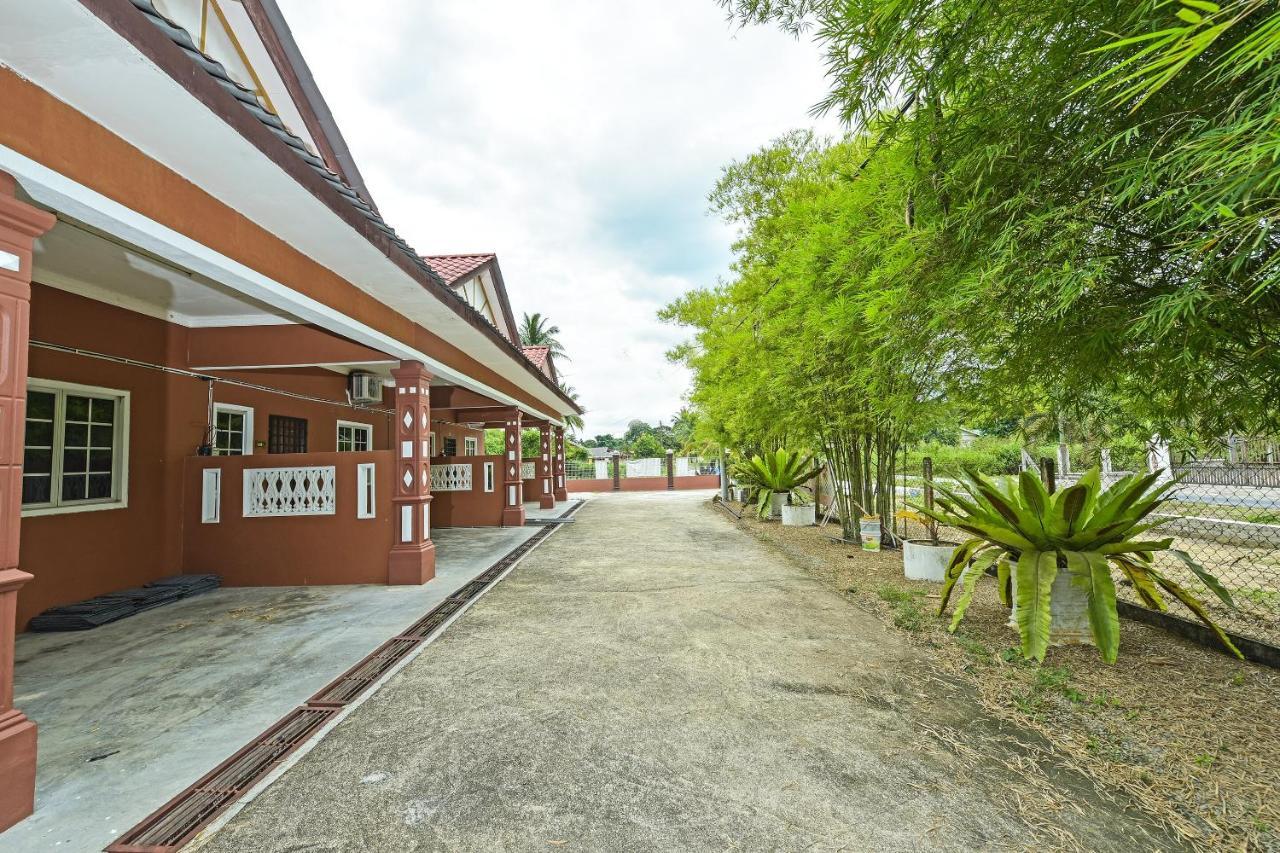 Oyo 90642 Twin Mutiara Chalet & Homestay Jeli Exterior foto