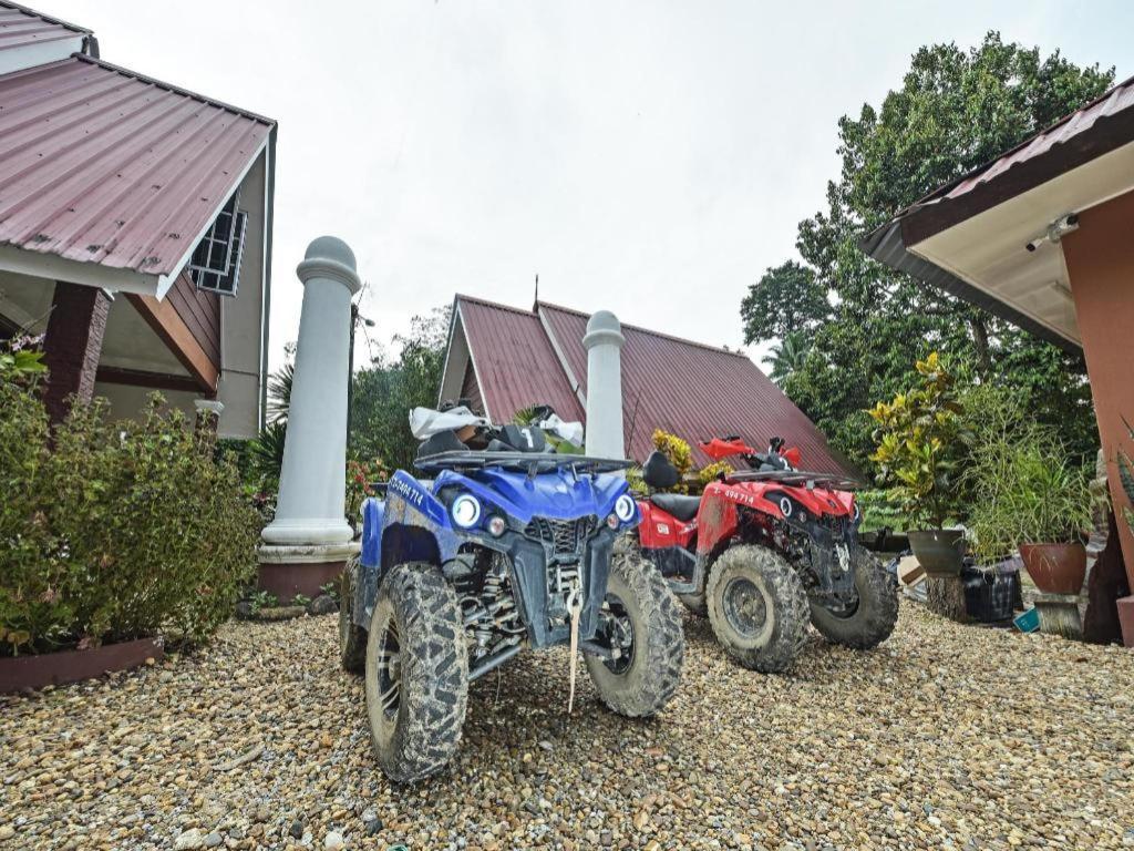 Oyo 90642 Twin Mutiara Chalet & Homestay Jeli Exterior foto
