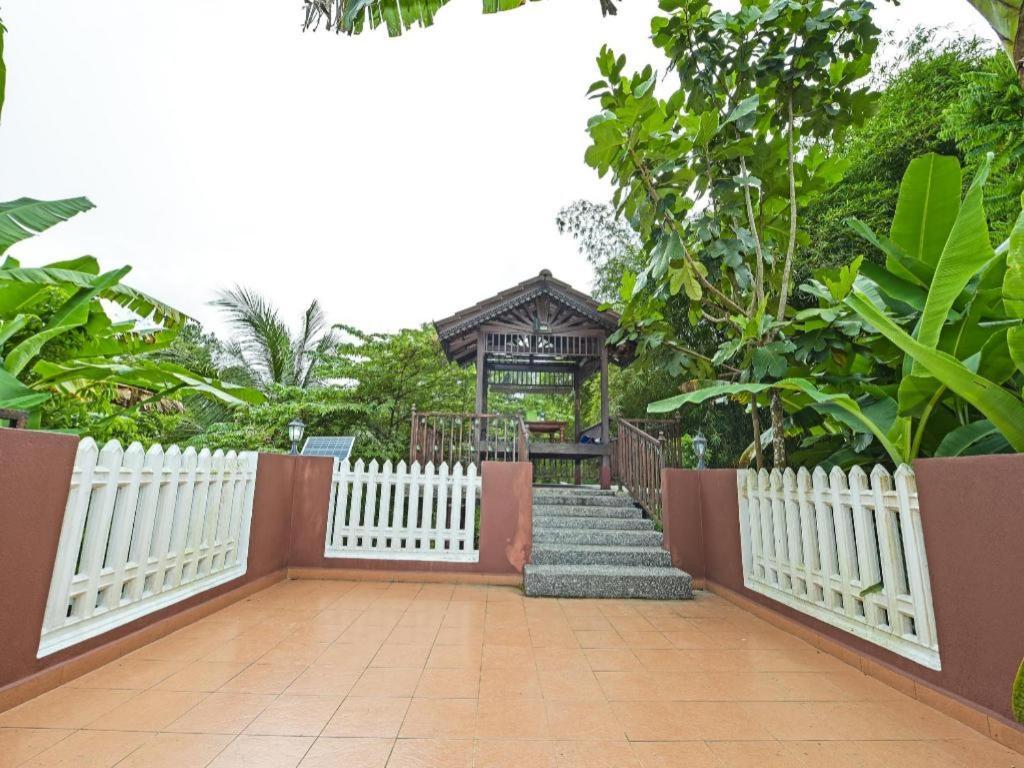 Oyo 90642 Twin Mutiara Chalet & Homestay Jeli Exterior foto