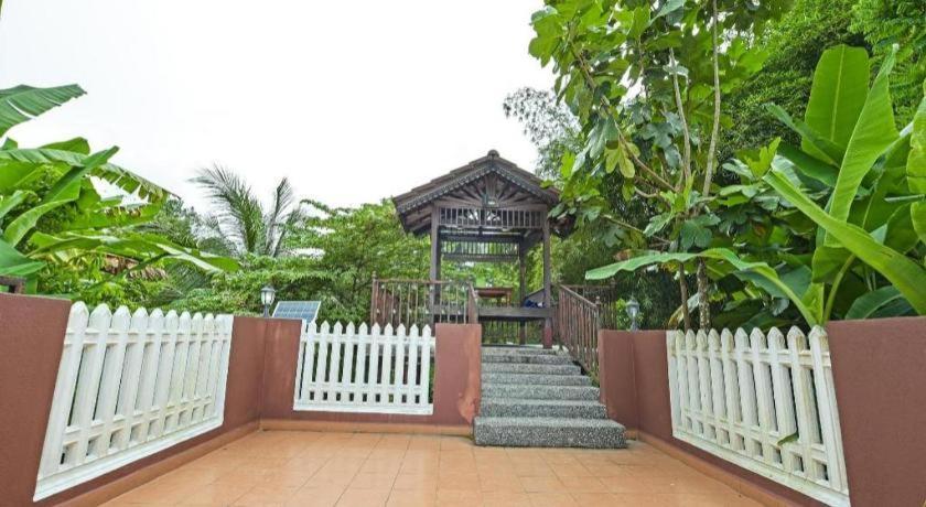 Oyo 90642 Twin Mutiara Chalet & Homestay Jeli Exterior foto